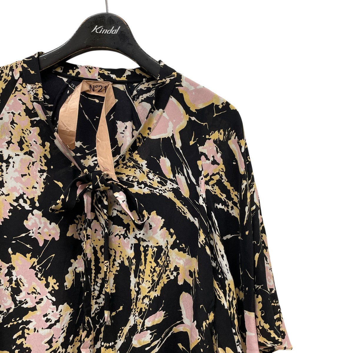 N°21 NUMERO VENTUNO(ヌメロヴェントゥーノ) 花柄シルクブラウス