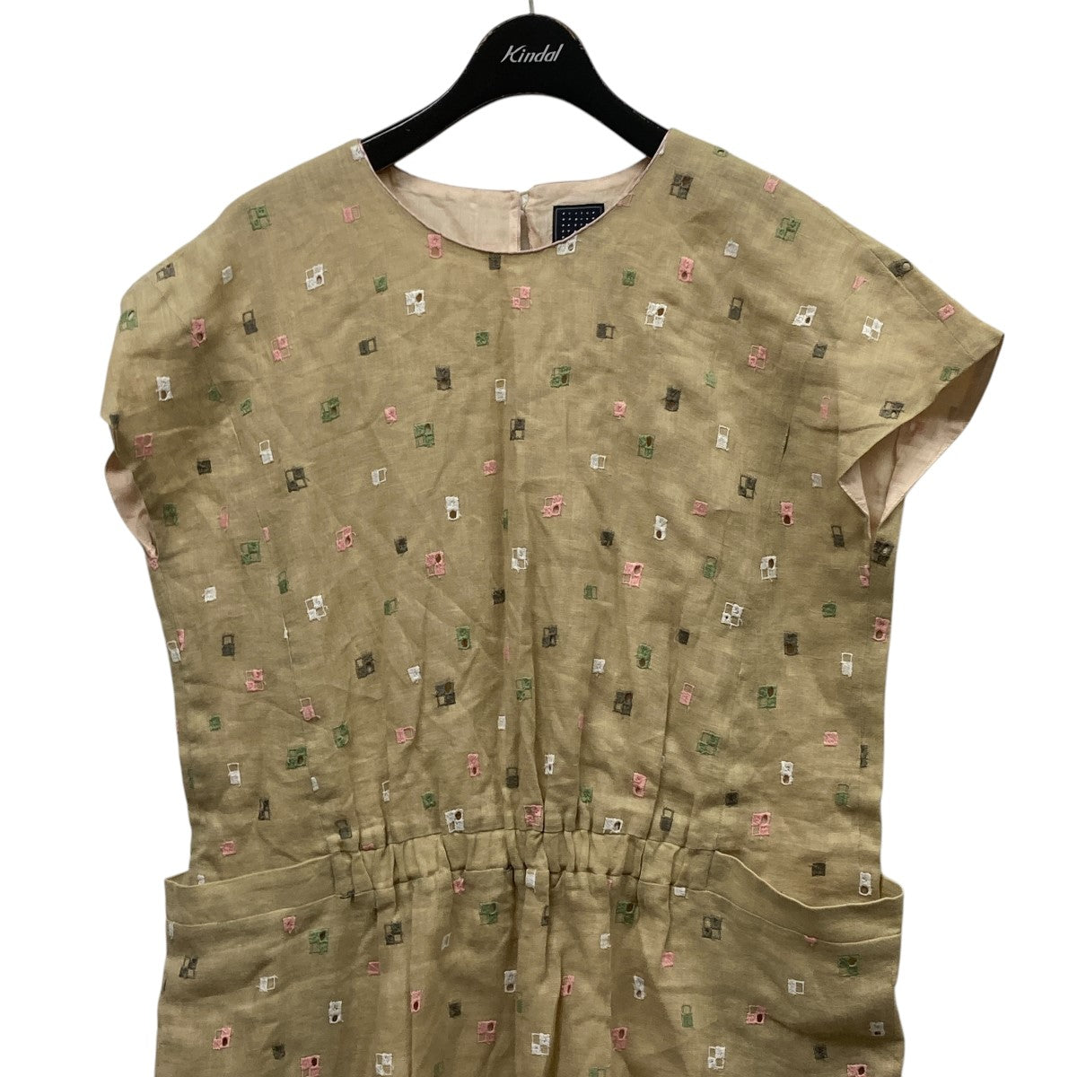 ご自宅用限定お買い得品 mina perhonen(ミナペルホネン) KOMADOノースリーブ刺しゅう トップス