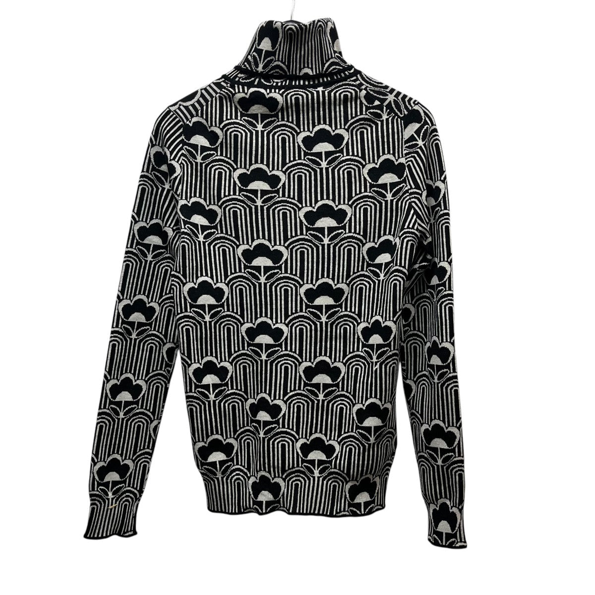プラダのタートルネック総柄ニット P26421です。 PRADA トップス 古着・中古アイテム