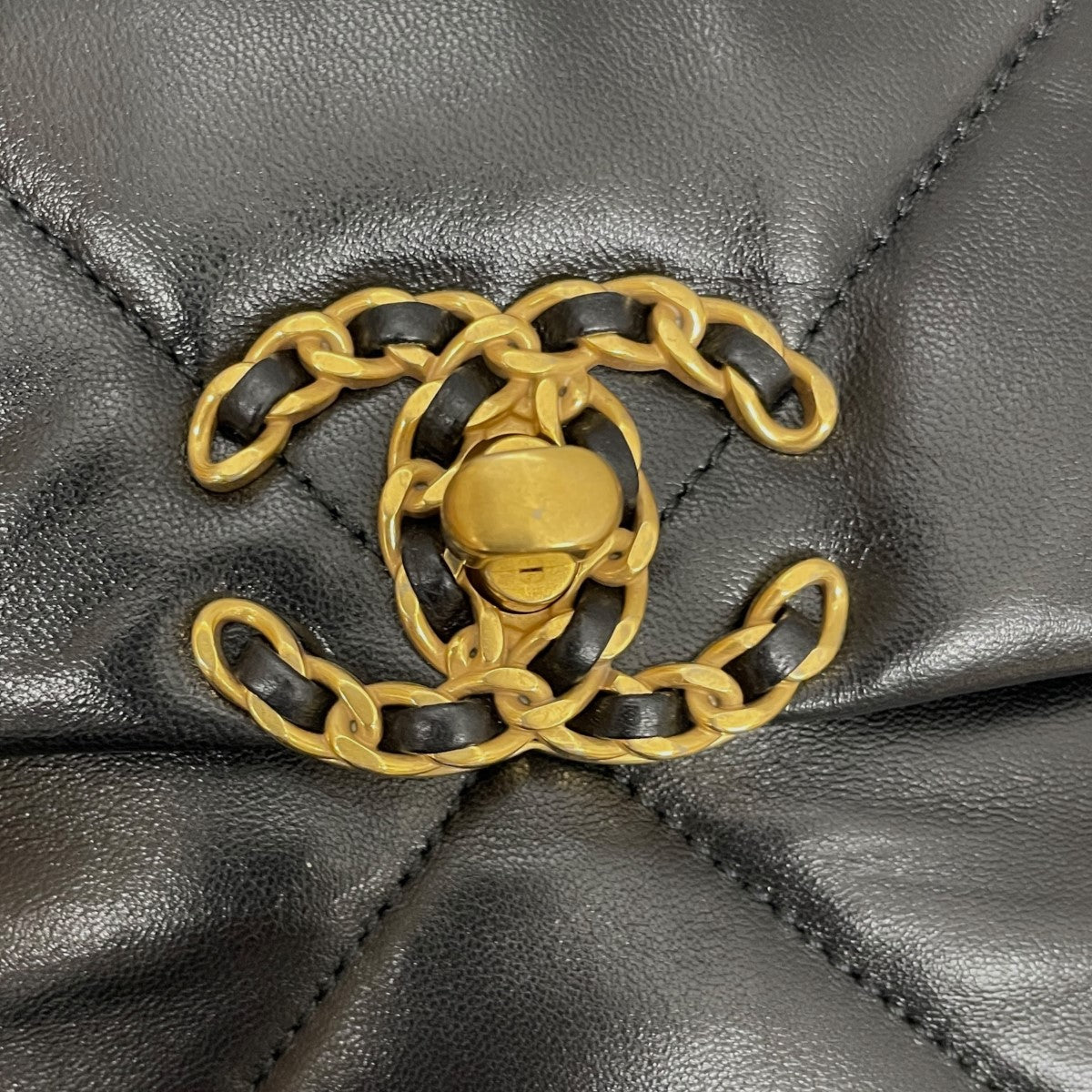 CHANEL(シャネル) ラムスキンショルダーバッグ A17**** ブラック