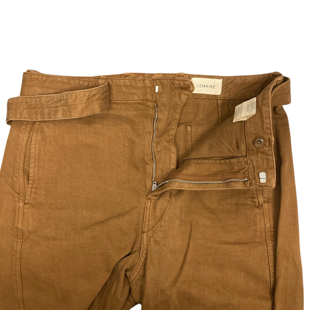 ルメールのTWISTED BELTED PANTS ベルテッドデニムパンツです。 LEMAIRE 古着・中古 ボトムス アイテム