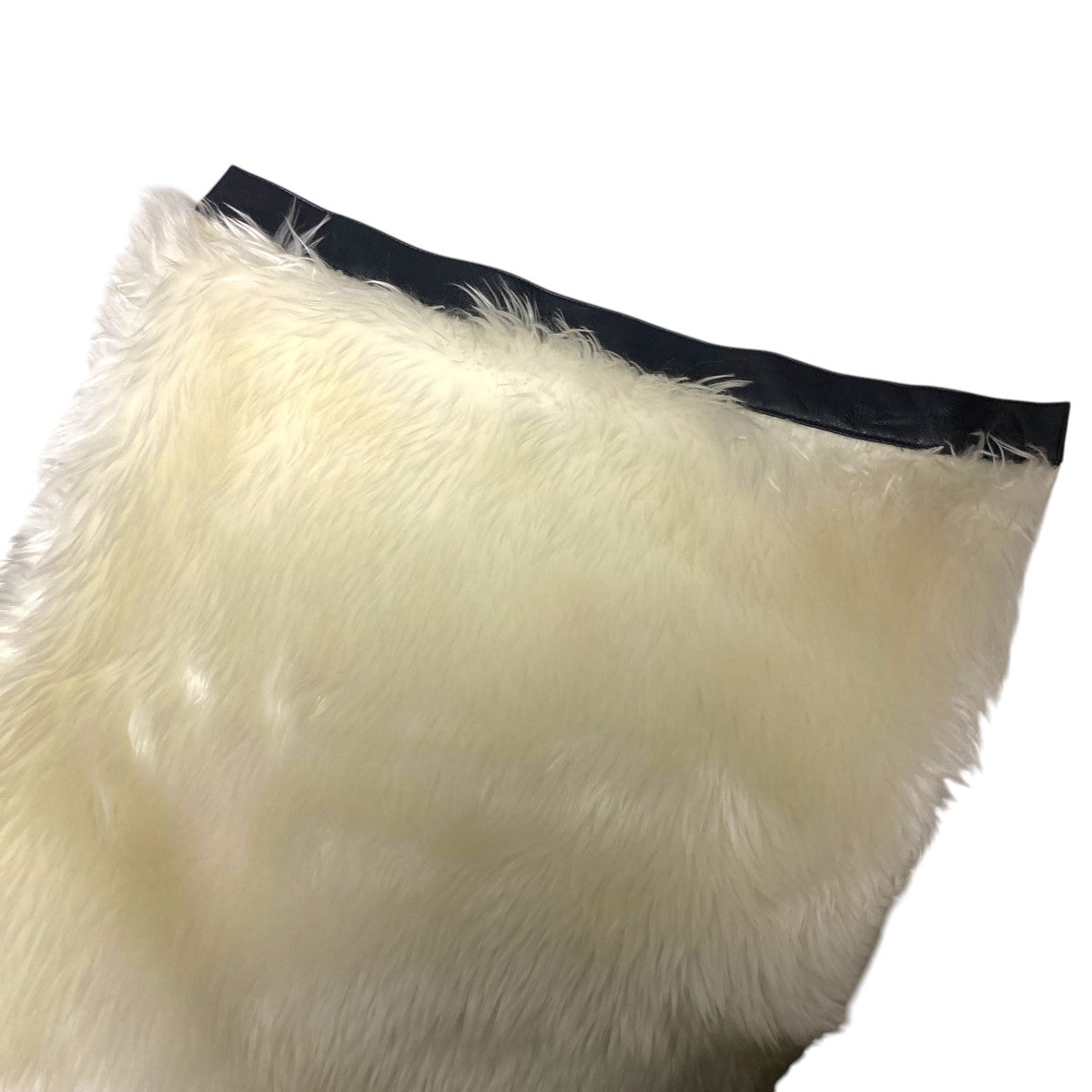 ミカゲ シンの24AW ファードッキングフリンジフェイクレザースカート 24AW-0603です。 MIKAGE SHIN 古着・中古 ボトムス アイテム