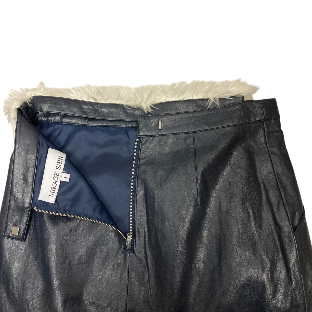 ミカゲ シンの24AW ファードッキングフリンジフェイクレザースカート 24AW-0603です。 MIKAGE SHIN 古着・中古 ボトムス アイテム