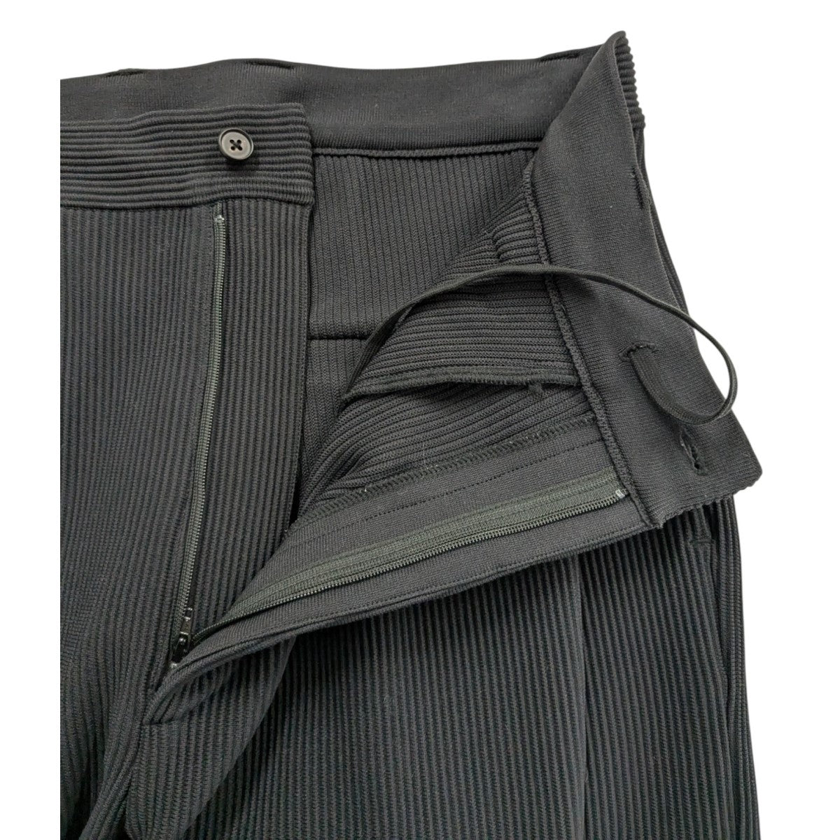 シュタインの「GRADATION PLEATS TWO TUCK TROUSERS」プリーツ2タックトラウザーズです。 stein 古着・中古 ボトムス アイテム