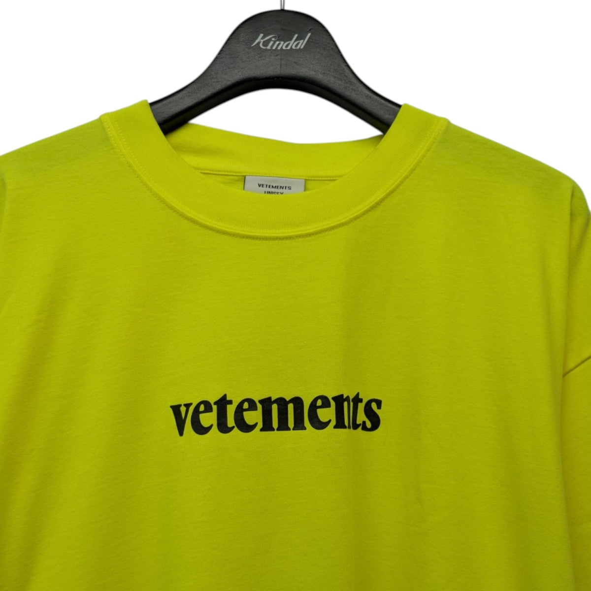 VETEMENTS スロカンフリントクルネックスウェットシャツ VETEMENTS(ヴェトモン) ラインストーンロゴ半袖Tシャツ