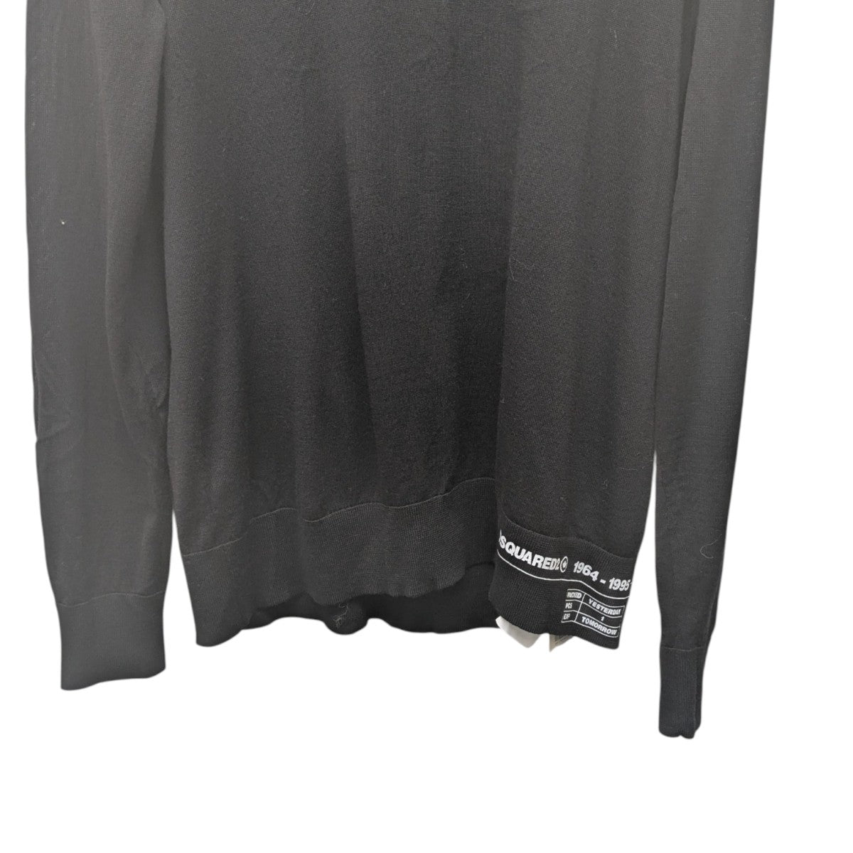 DSQUARED2(ディースクエアード) ロゴタートルネックニットS74HA1169