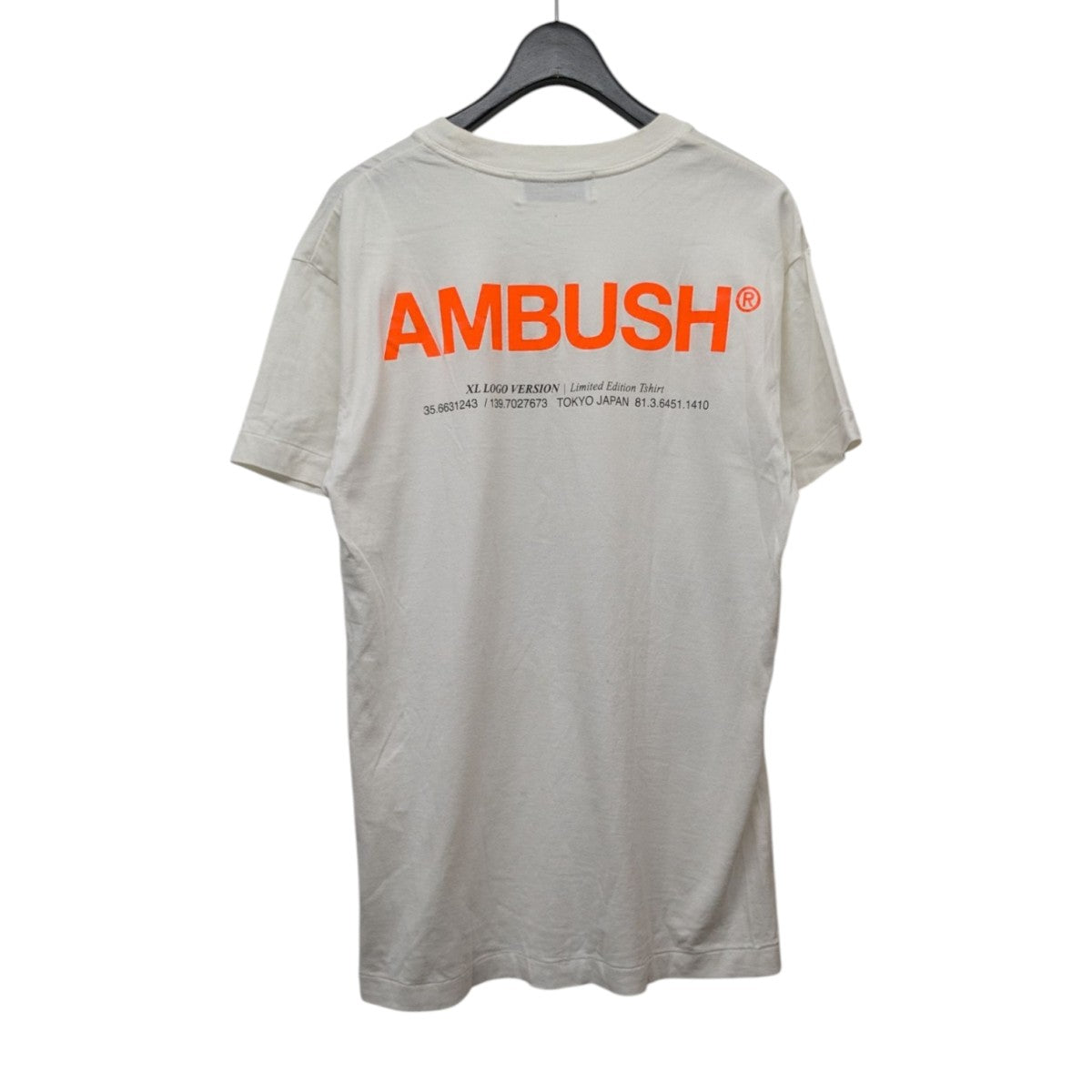 AMBUSH ロコフリント三枚ハックTシャツ BMAA002S24JER001 1001 AMBUSH ロゴ Tシャツ | ホワイト | FARFETCH JP