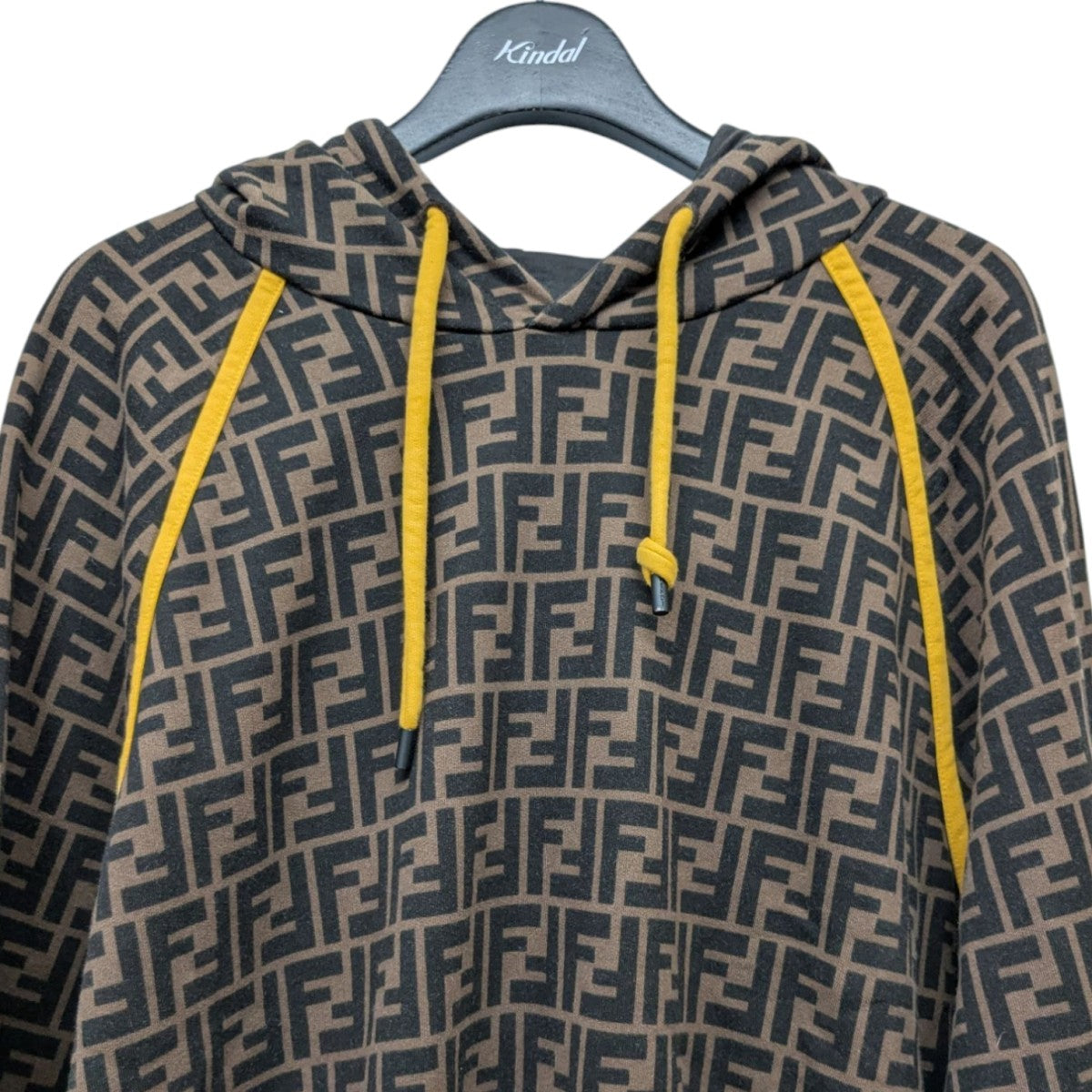 【Fendi】スウェットパーカー FF柄 フーディ ブラウン イエロー FENDI(フェンディ) ズッカプルオーバーパーカーFY0945 A6ZT