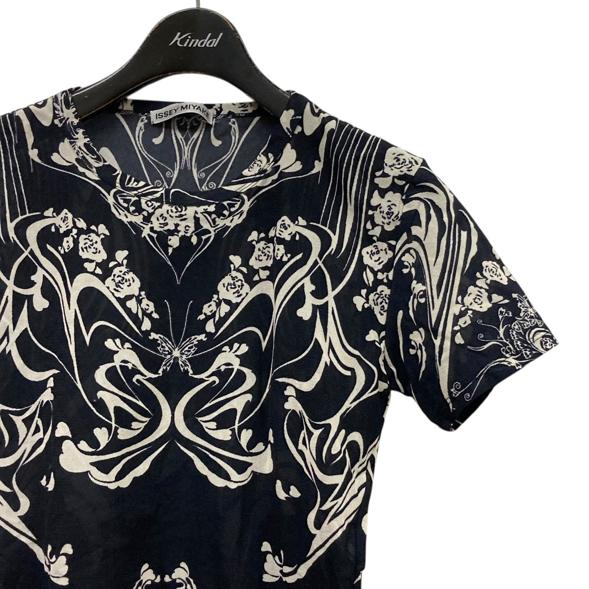 ISSEY MIYAKE me イッセイミヤケ 半袖 カットソー ゼブラ柄 ISSEY MIYAKE me イッセイミヤケ 半袖 カットソー ゼブラ柄