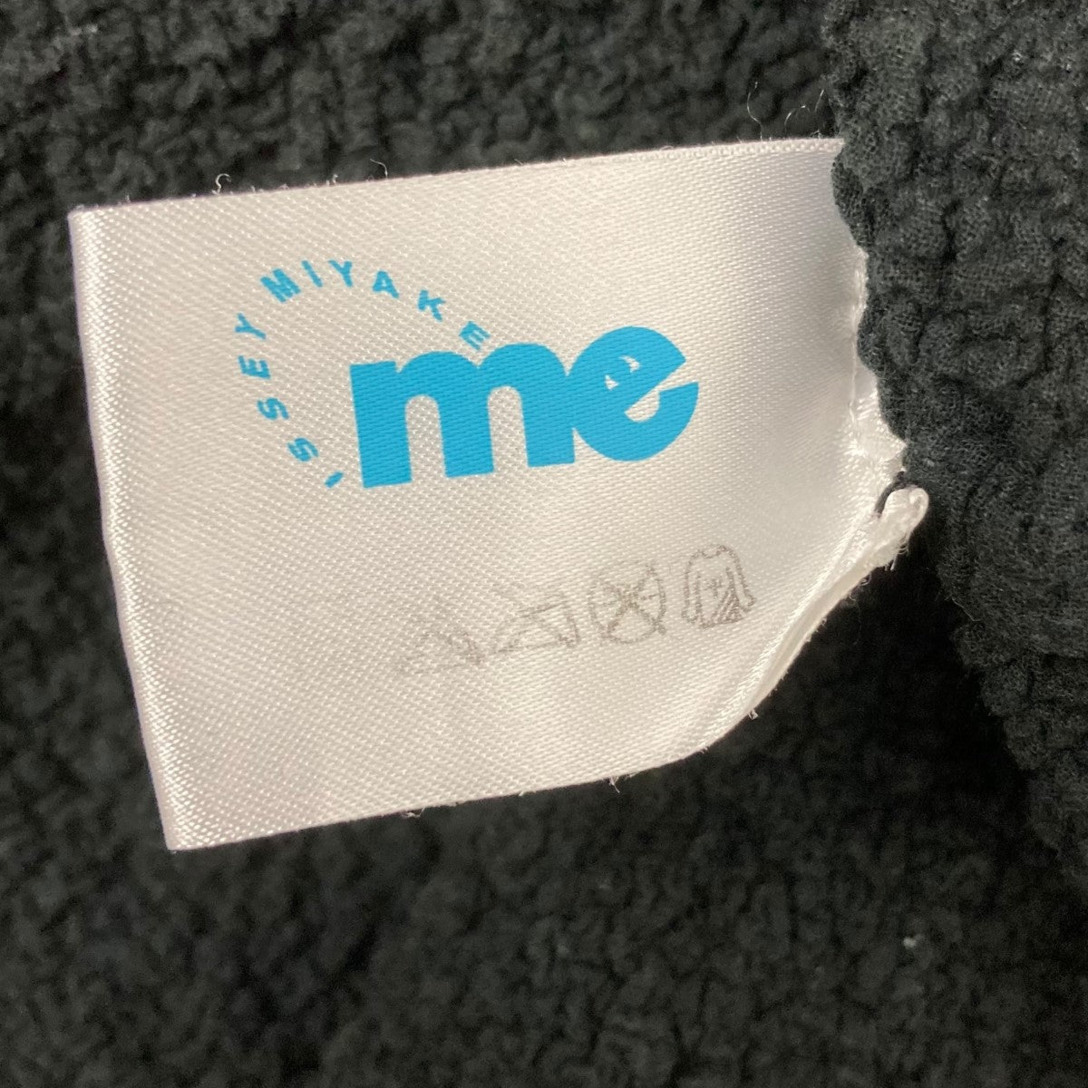 me by ISSEY MIYAKE☆半袖トップス me ISSEY MIYAKE(ミーイッセイミヤケ) 半袖トップス ブラック