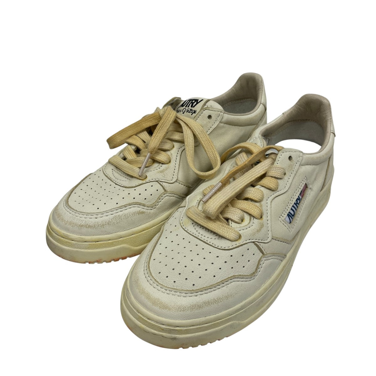MEDALIST LOW SUPER VINTAGE SNEAKERS IN WHITE SCRUBBED LEATHERスニーカー