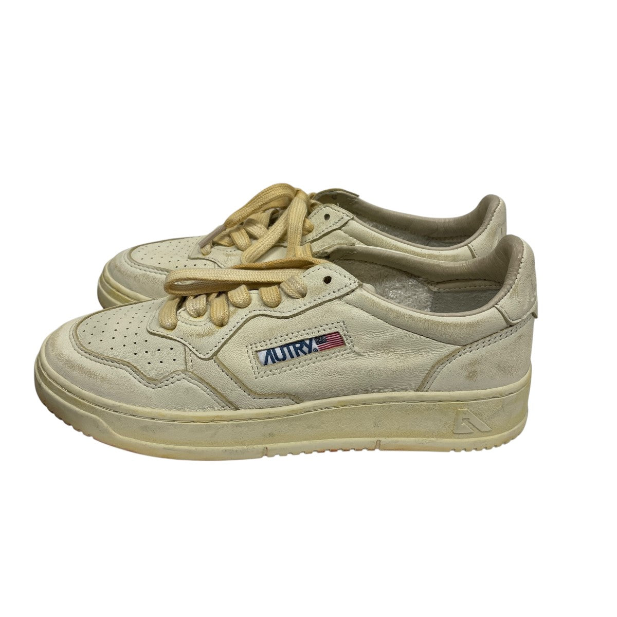 MEDALIST LOW SUPER VINTAGE SNEAKERS IN WHITE SCRUBBED LEATHERスニーカー