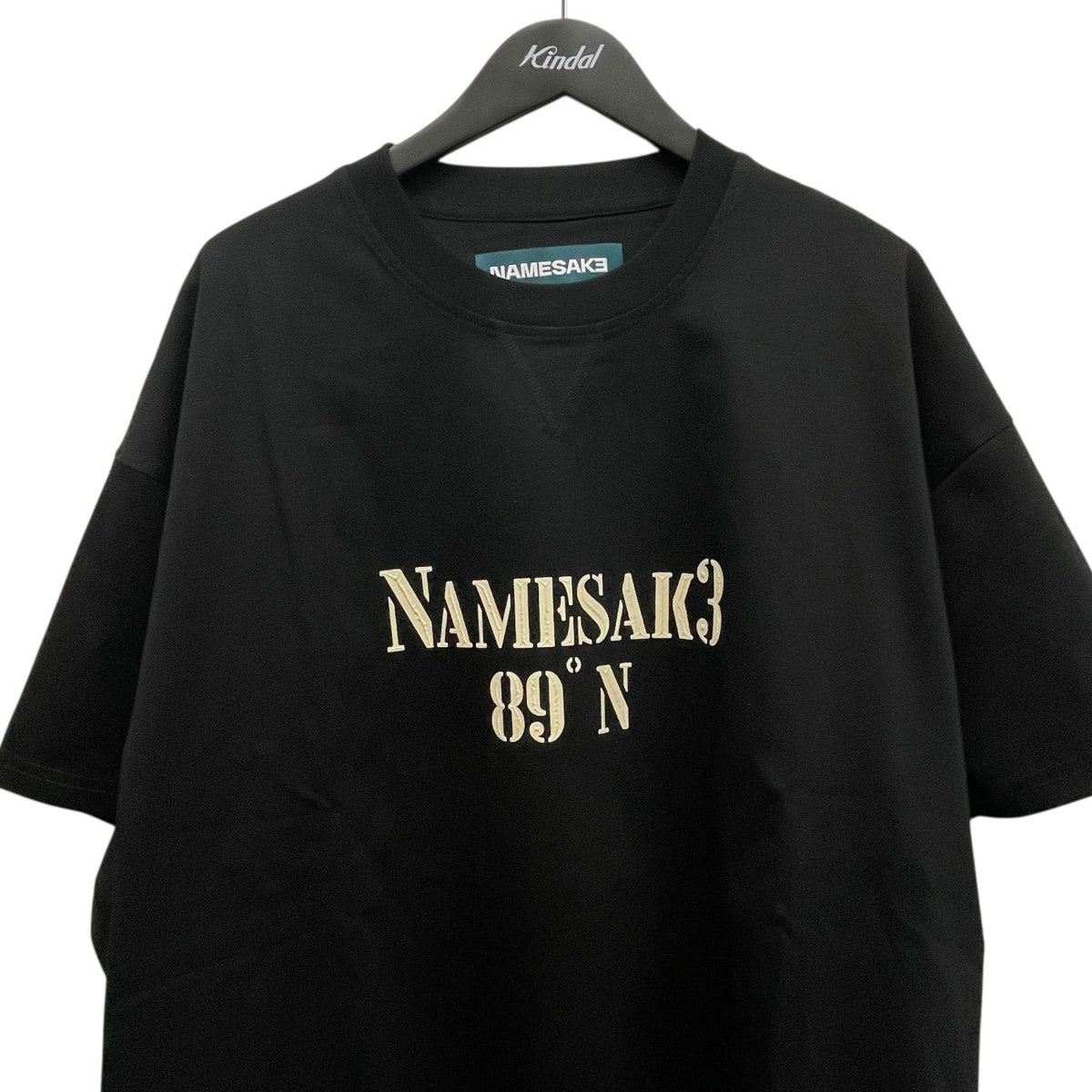 名もなき人商品 NAMESAKE(ネイムセイク) 25SSTOBI OVERSIZED 89' TEEプリントT