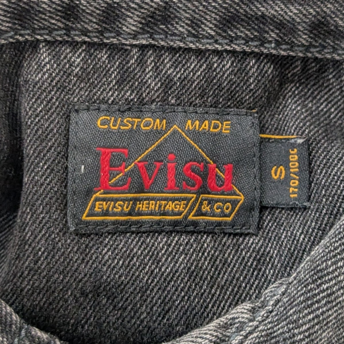 EVISU(エヴィス) 家紋プリントとロゴ刺繍のルーズフィットデニム