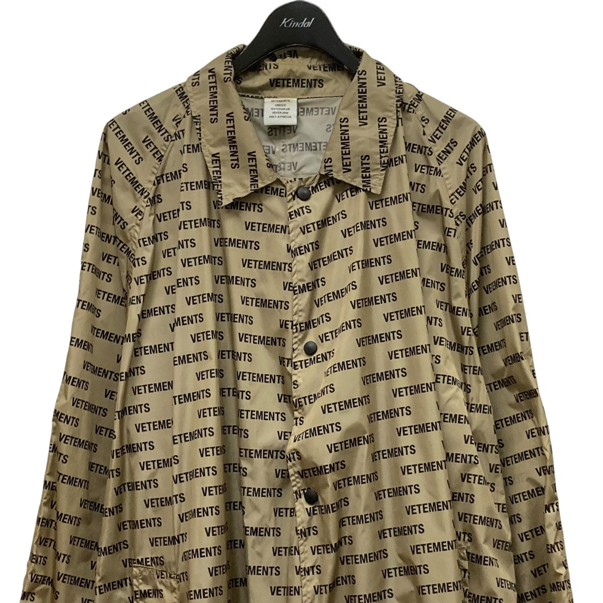 VETEMENTS(ヴェトモン) 18AWロゴプリントレインコートUAH19JA301