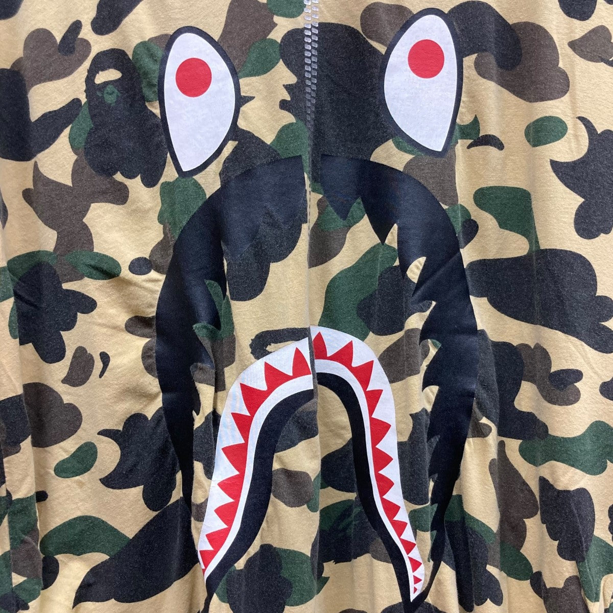 A BATHING APE(アベイシングエイプ) CAMO SHARK TEEカモ柄シャークT