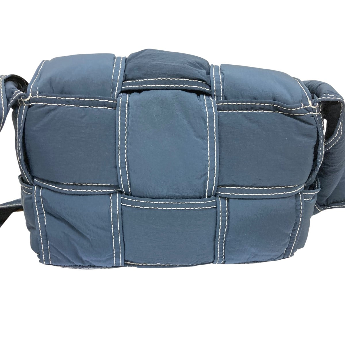 BOTTEGA VENETA スモール パデッド テック カセット ブラックスモール パデッド テック カセット| Bottega Veneta® 日本