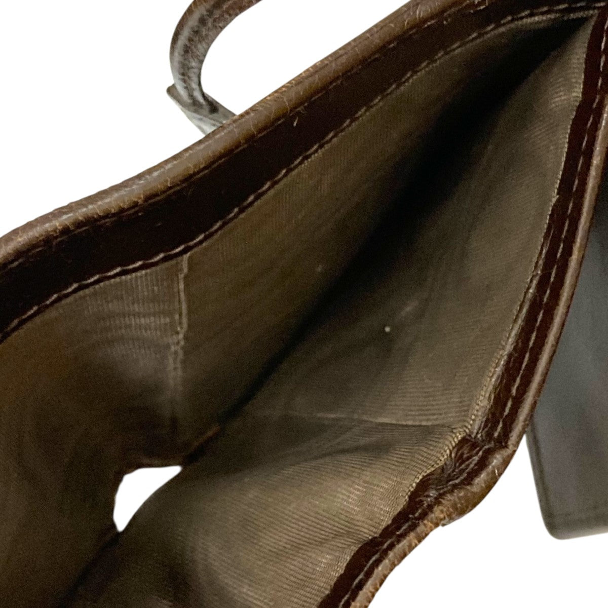 PRADA(プラダ) 25SSソフトルックスレザートライアングルコンパクト