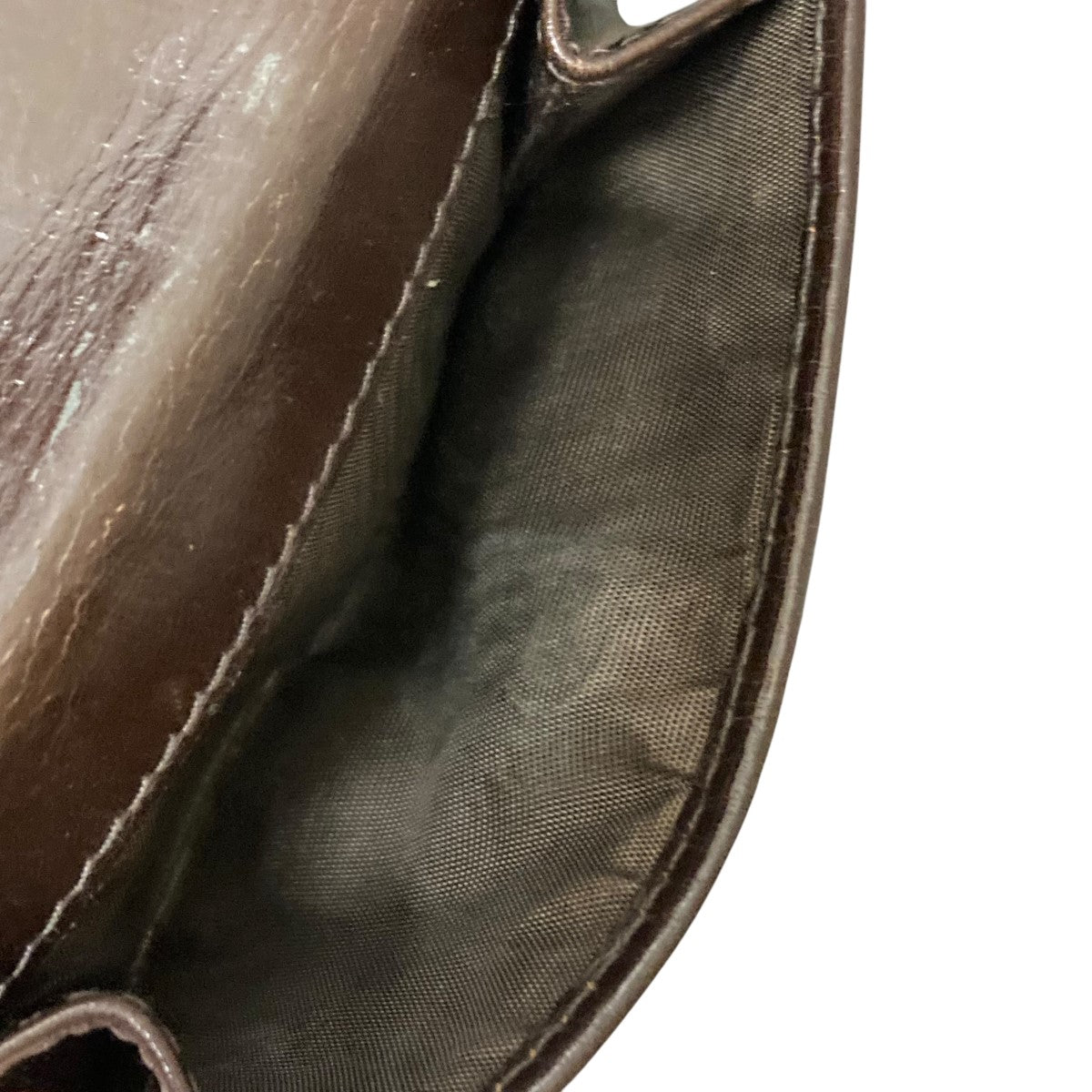 PRADA(プラダ) 25SSソフトルックスレザートライアングルコンパクト