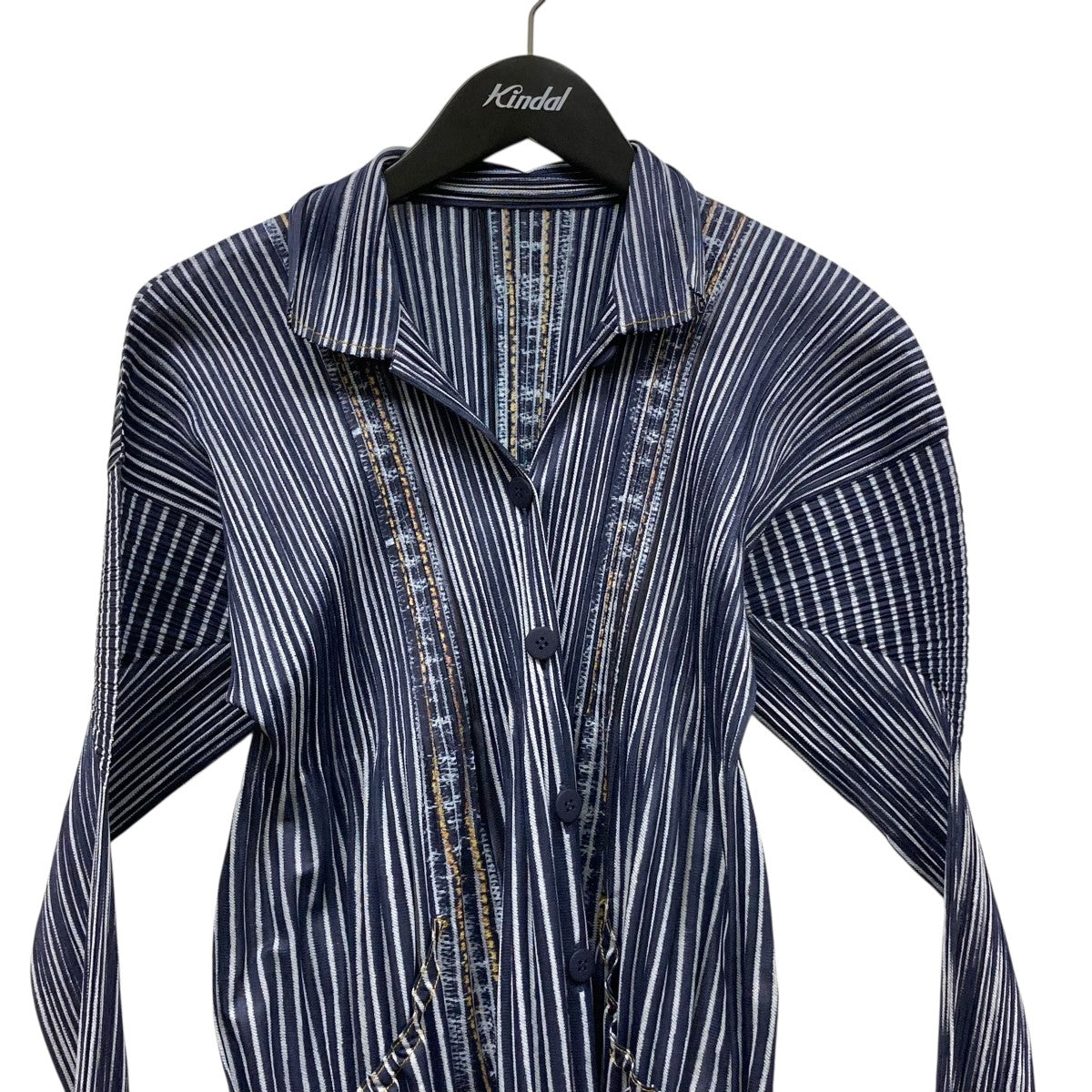 PLEATS PLEASE プリーツジャケット PLEATS JACKET” Jacket series made of thick pleated fabric. 厚手の