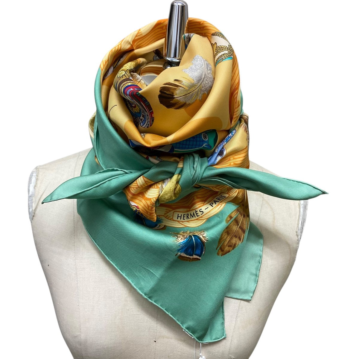 HERMES(エルメス) カレ 90 COUVEE D HERMES大判シルクスカーフ