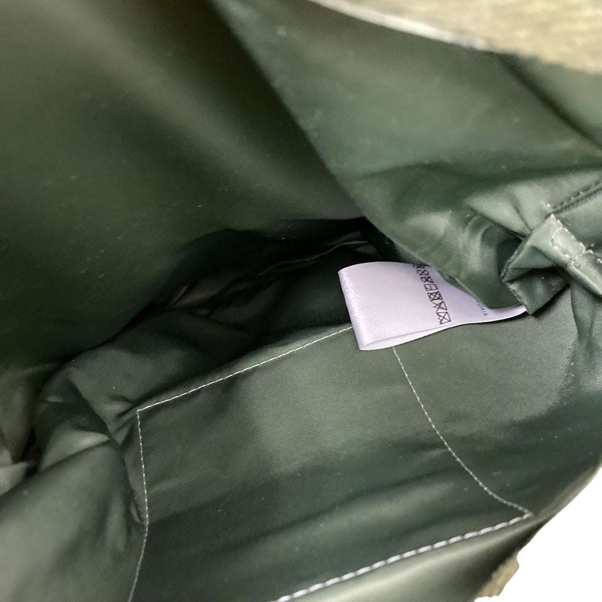 25SSBack in the PouchショルダーポーチE-MB