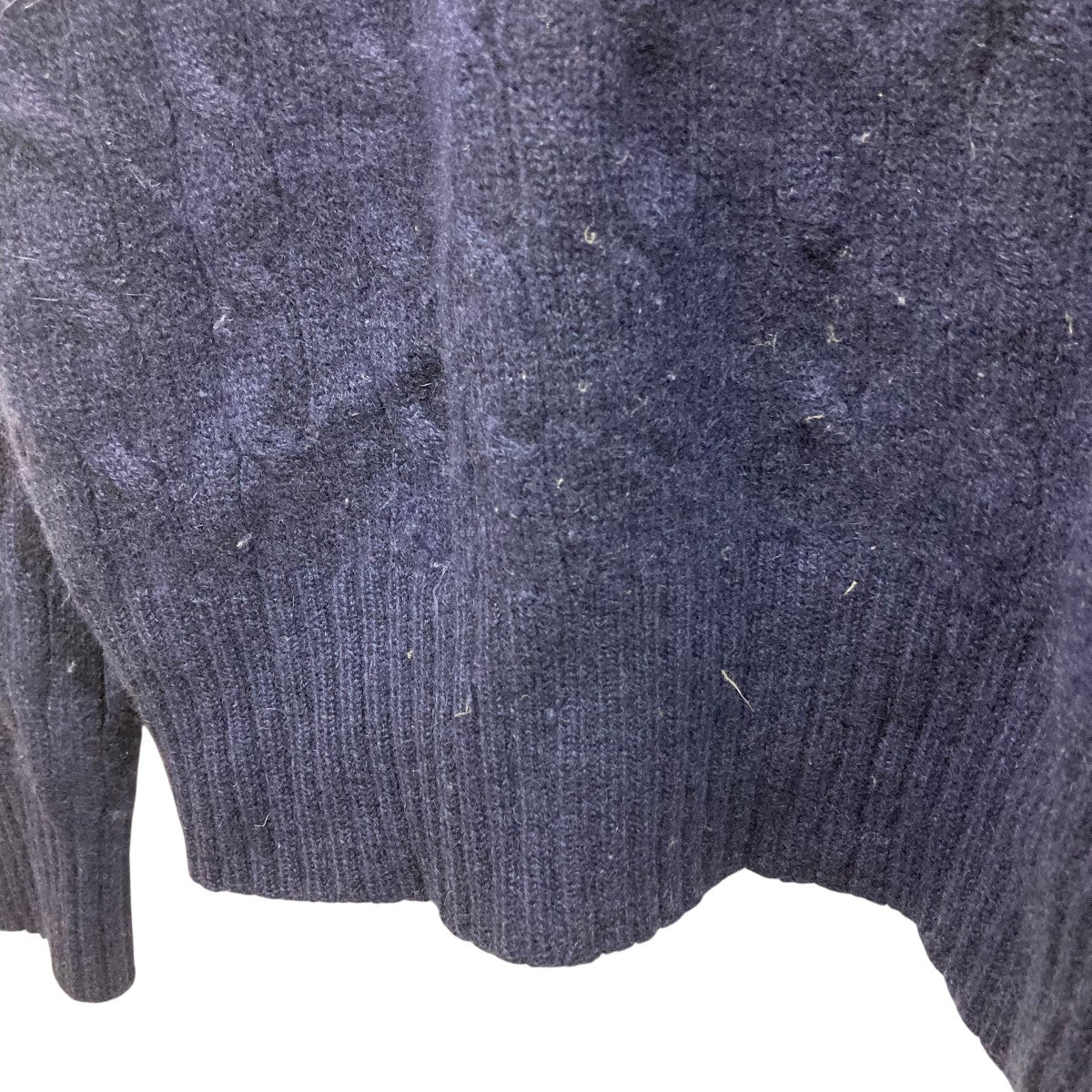 ケーブル柄クルーネックカシミヤニット