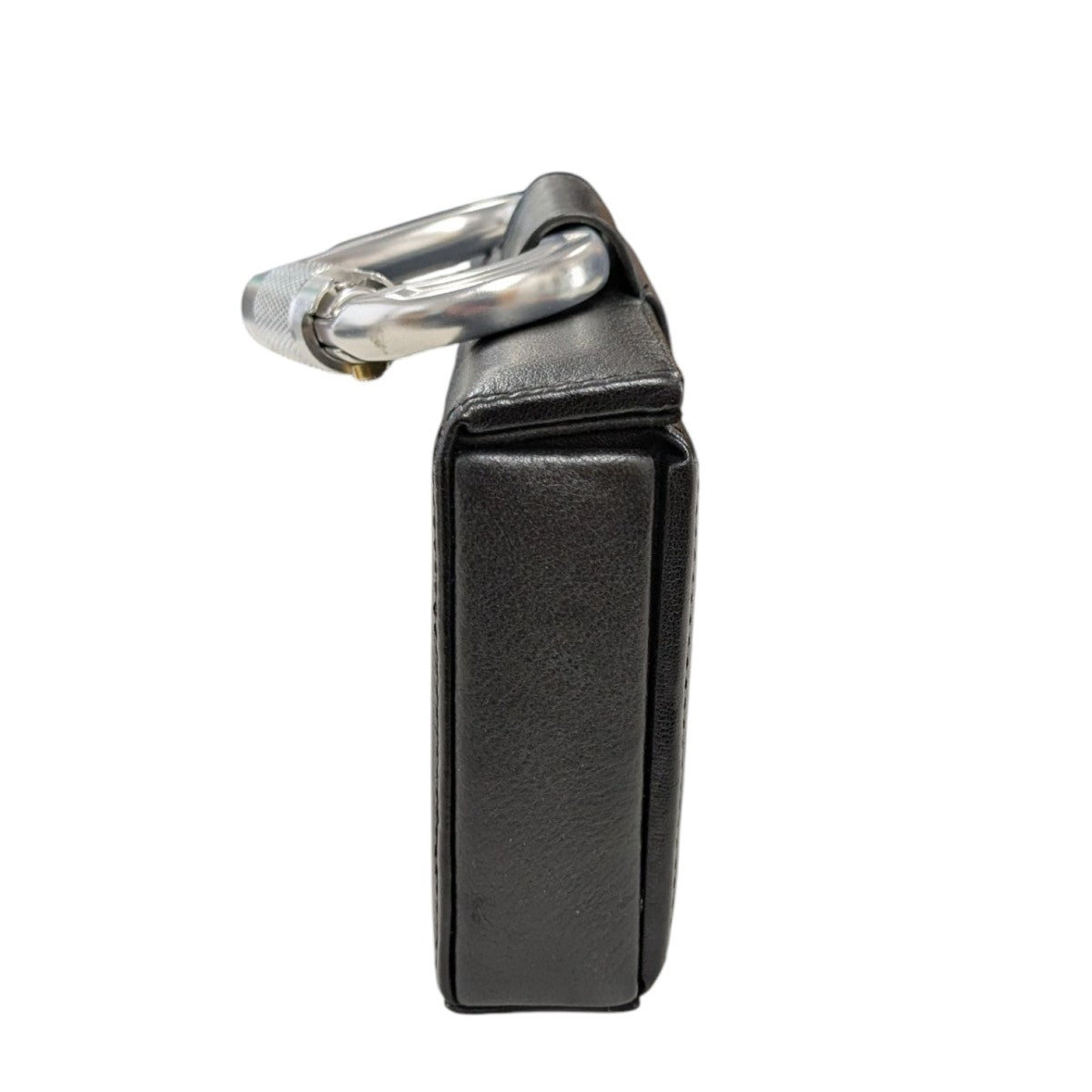 レザーカラビナクラッチバッグ