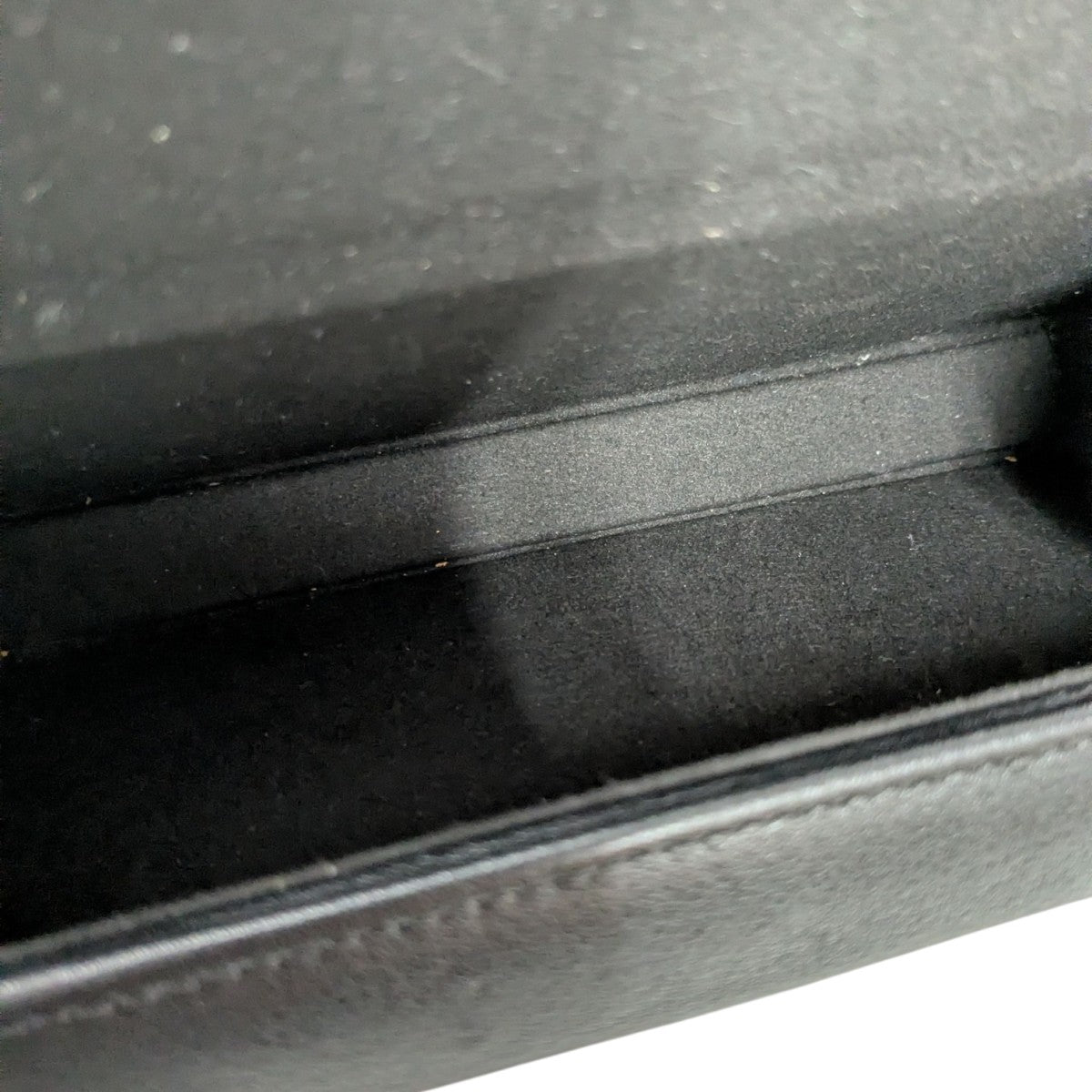 レザーカラビナクラッチバッグ