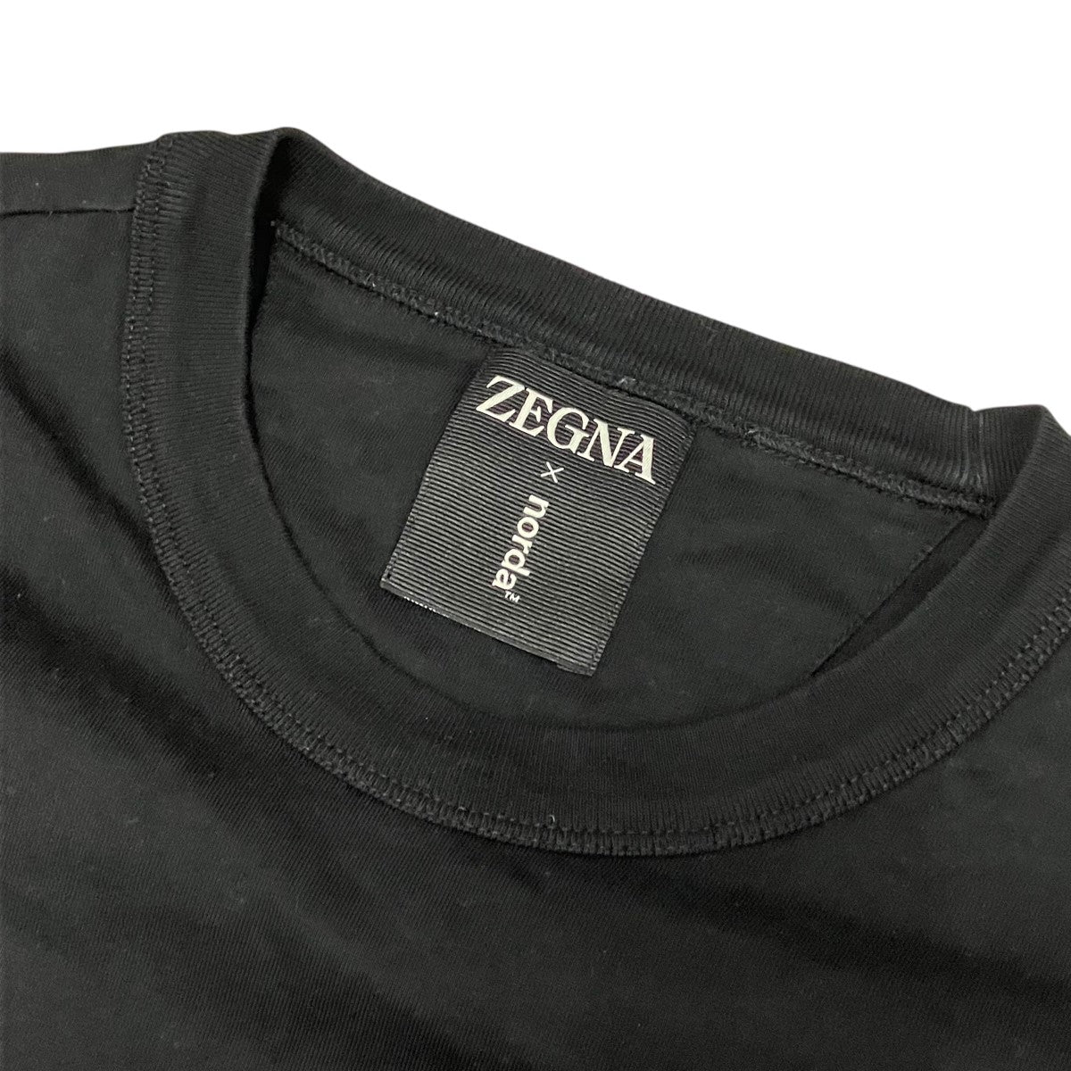 バックグラフィックプリントTシャツ
