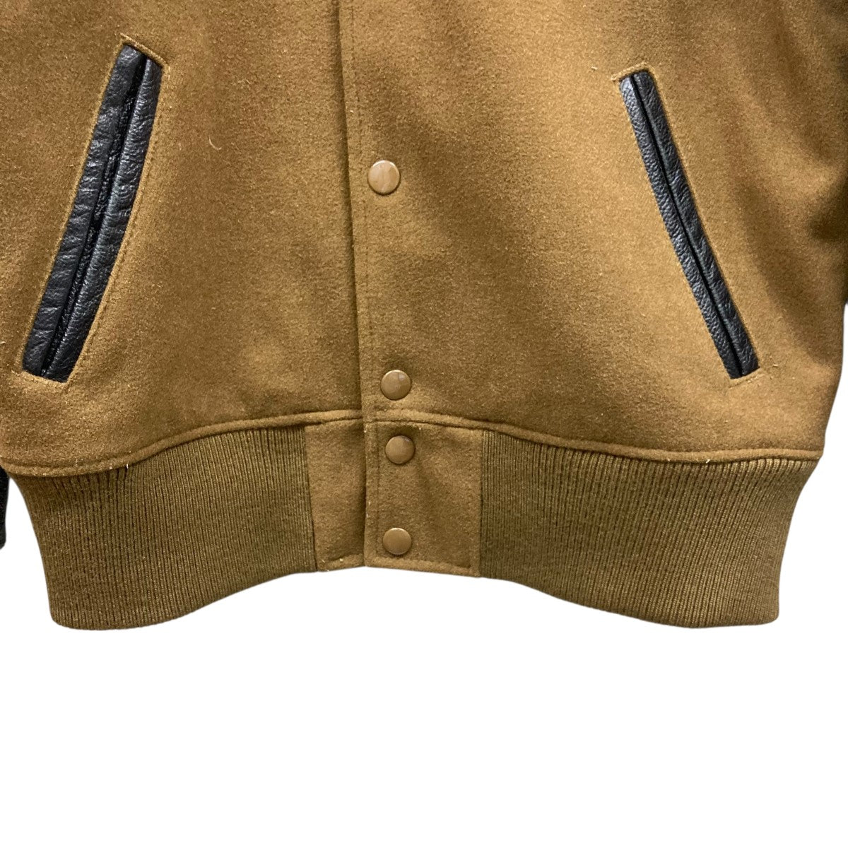 CarHartt(カーハート) レザースリーブスタジャン ブラウン×ブラック