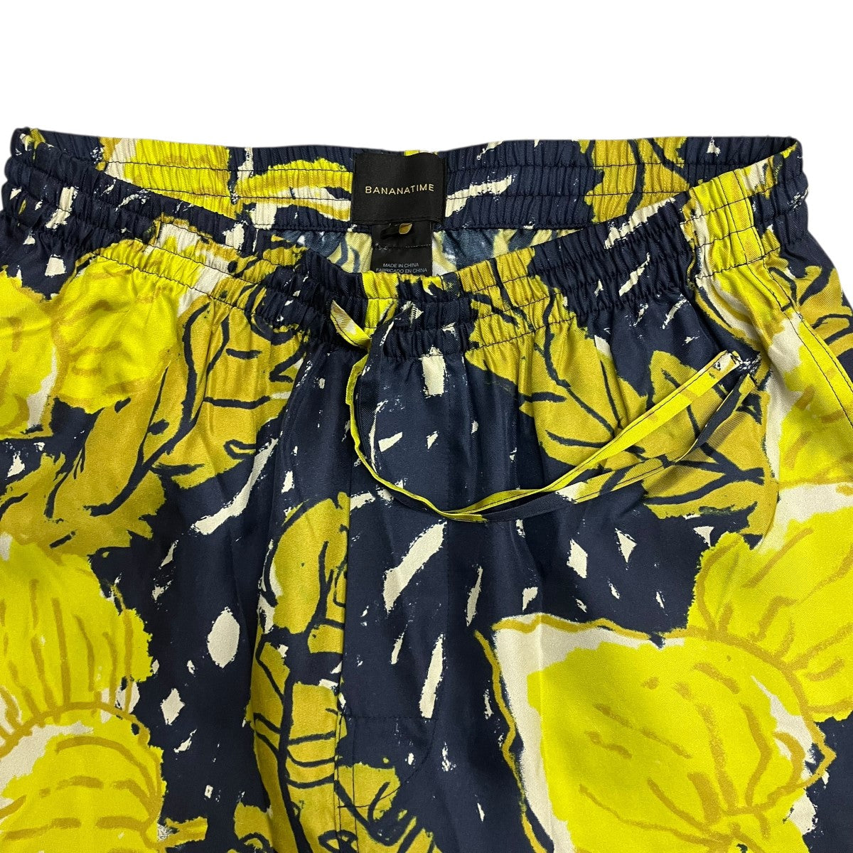 BANANATIME EASY PANT AUTUMN LEAVES NAVY YELLOW総柄シルクイージーパンツ200-133-26 古着・中古-5枚目のアイテム画像