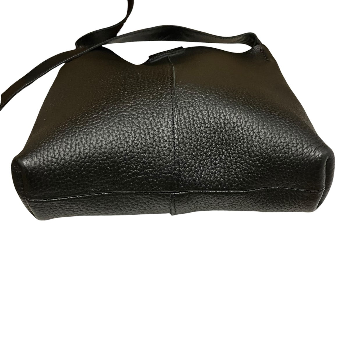 本日週末価格！！美品！エンダースキーマ　ぬめ皮レザーショルダーバッグ Hender Scheme(エンダースキーマ) レザーショルダーバッグ ブラック