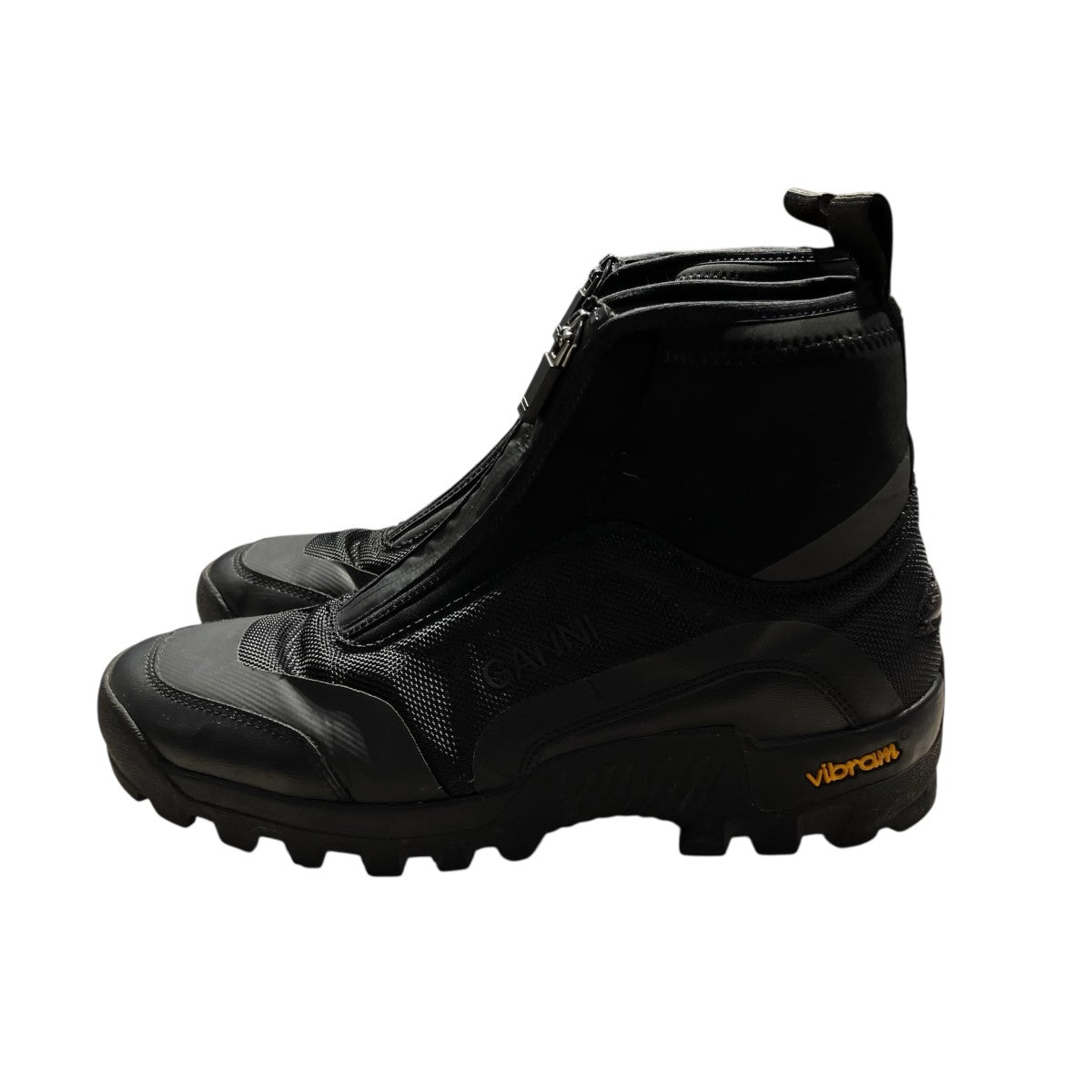 Vibramジップブーツ