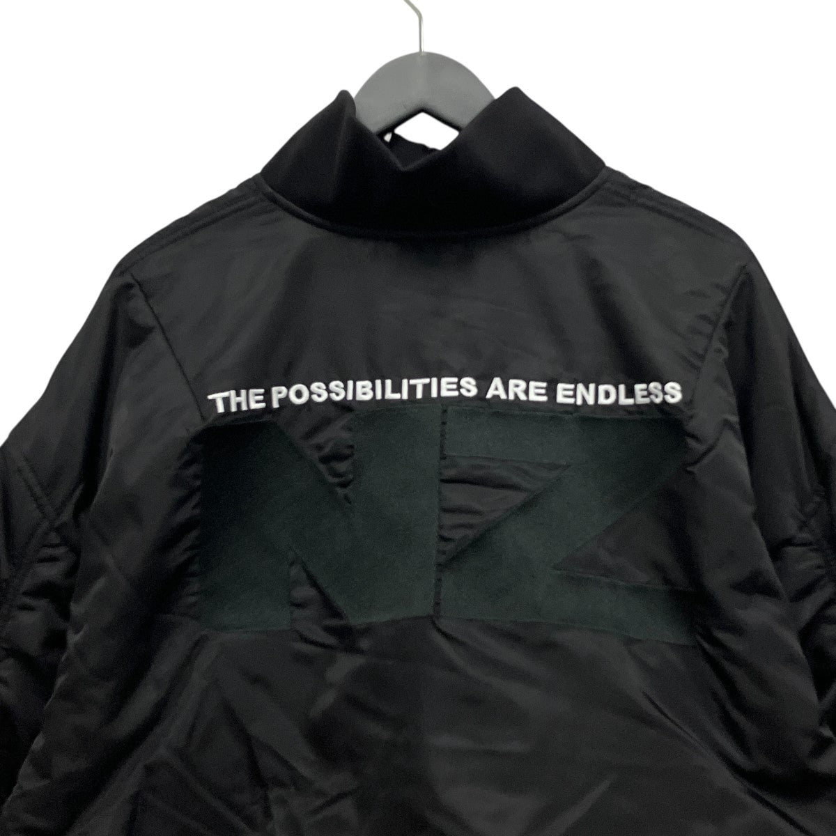 バックロゴボンバージャケット