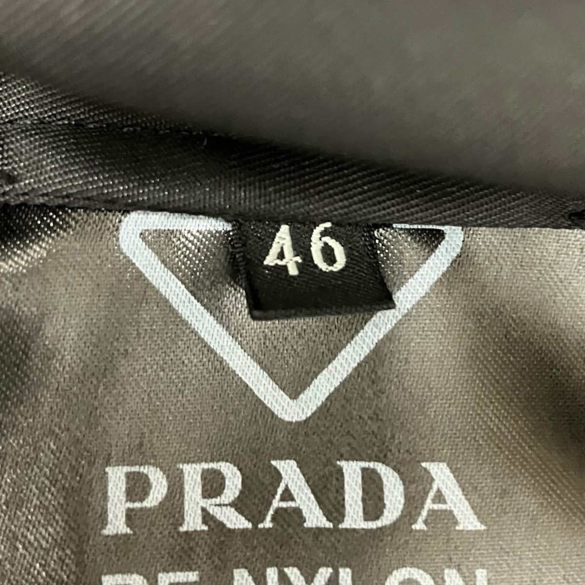 PRADA 21SSRE-NYLONトライアングルロゴプルオーバーSGB755 古着・中古-7枚目のアイテム画像