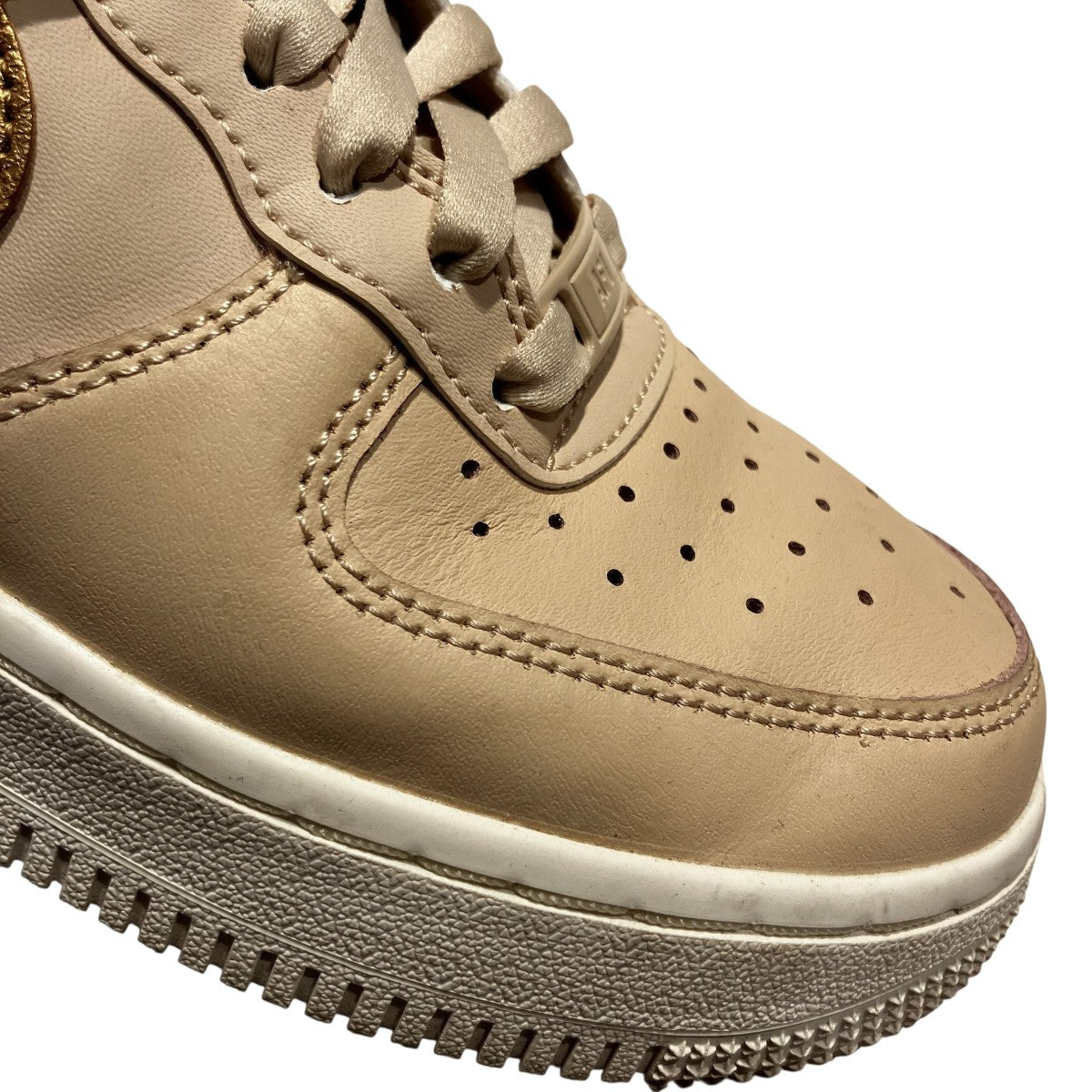 W AIR FORCE 1 ’07 サンドドリフト ファントム メタリックゴールド厚底スニーカーDQ7569-102