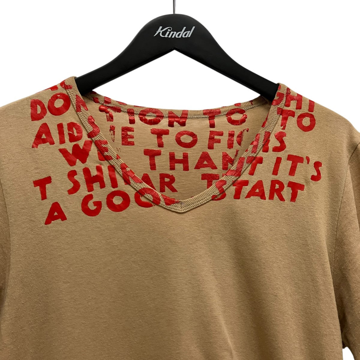 VネックエイズTシャツ