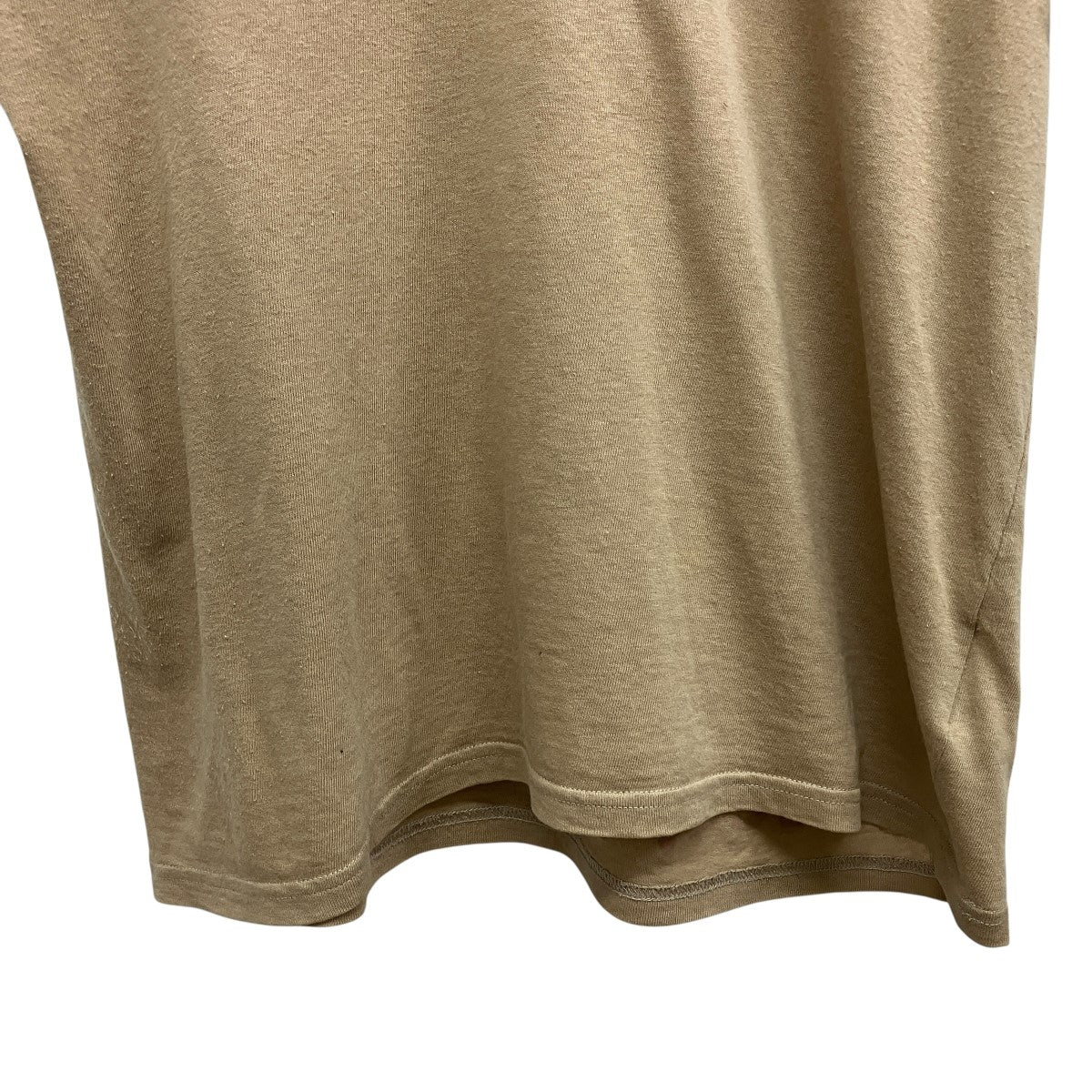 VネックエイズTシャツ