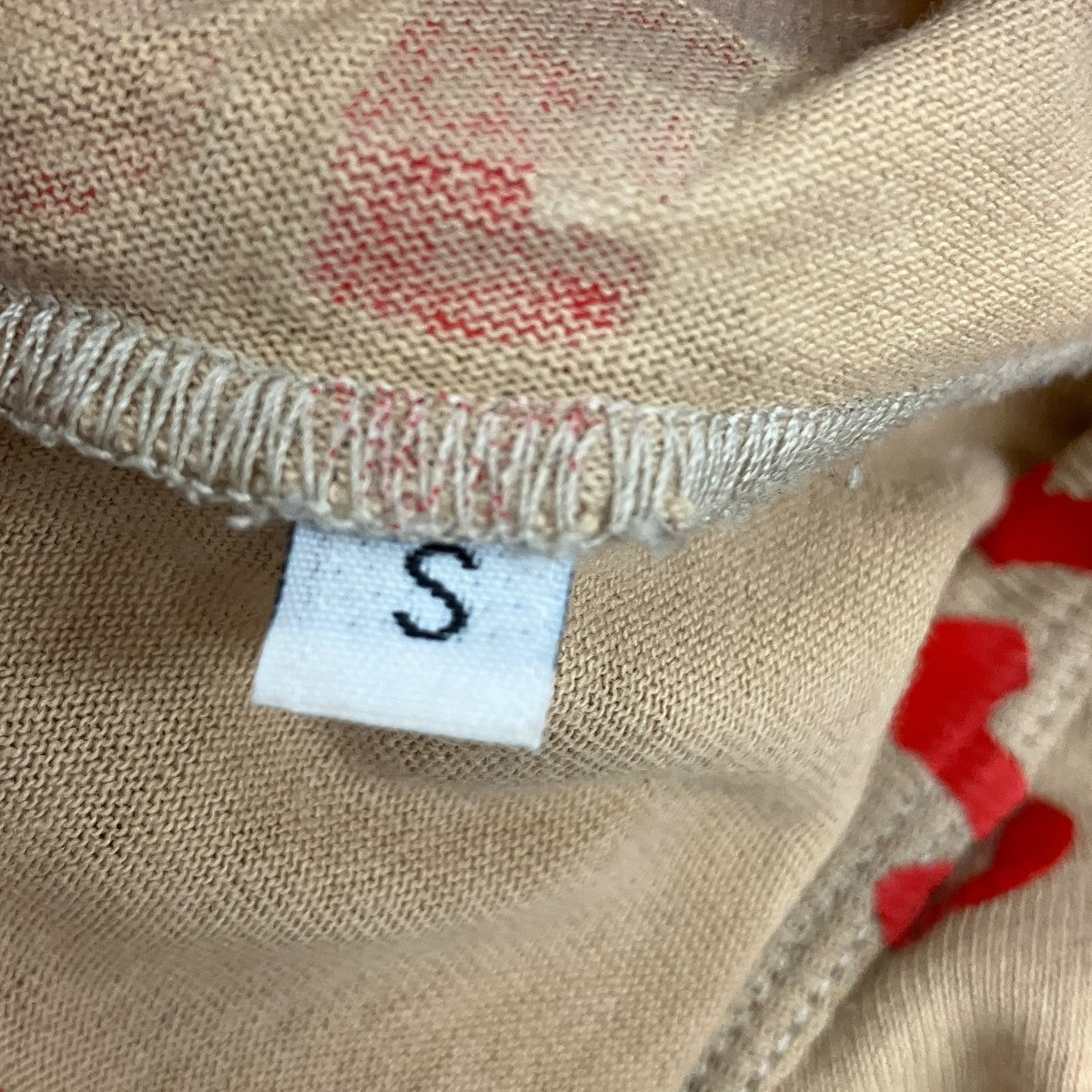 VネックエイズTシャツ