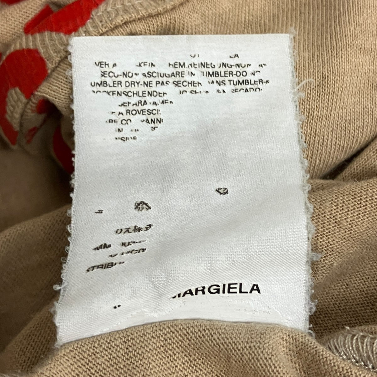 VネックエイズTシャツ