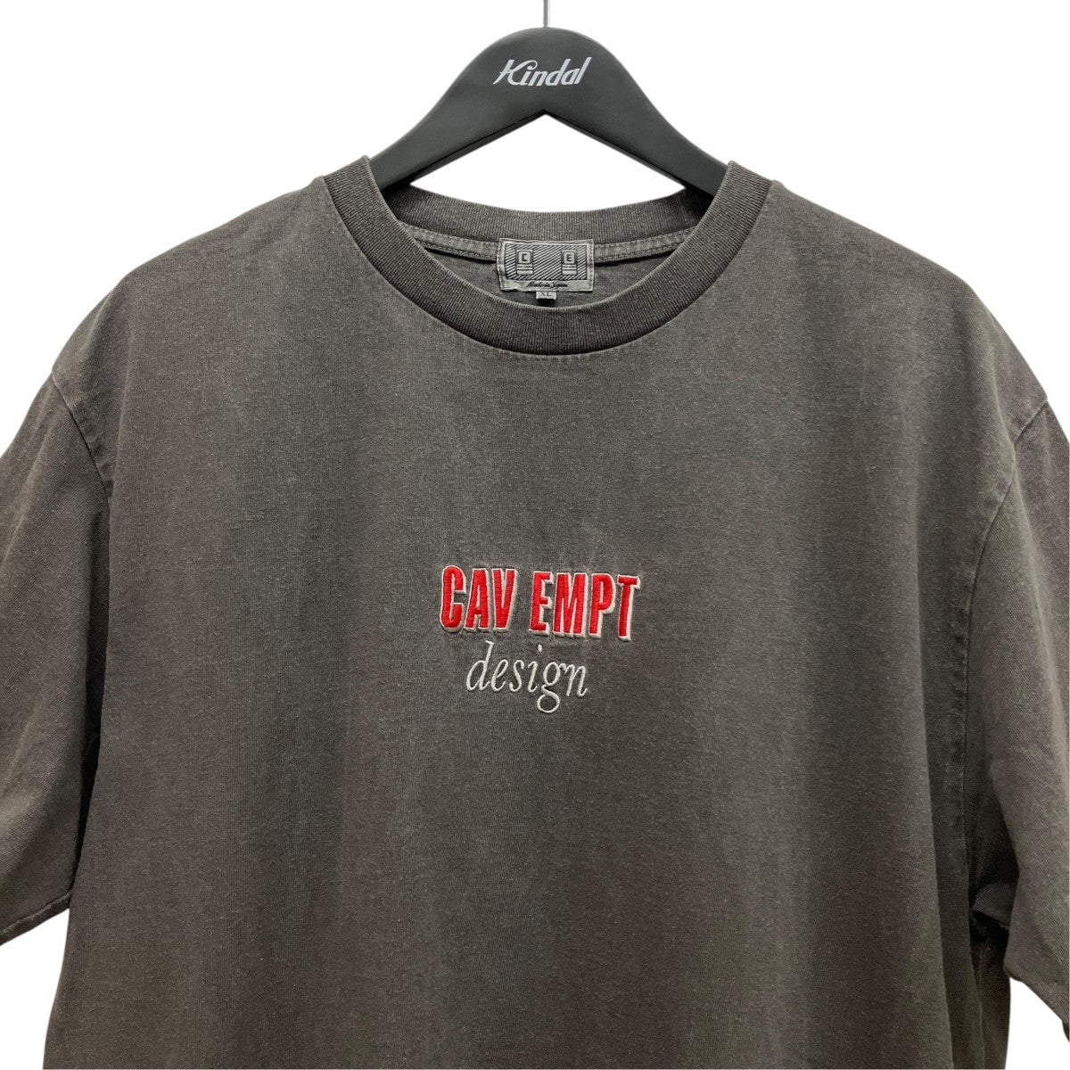 ロゴ刺しゅうTシャツ