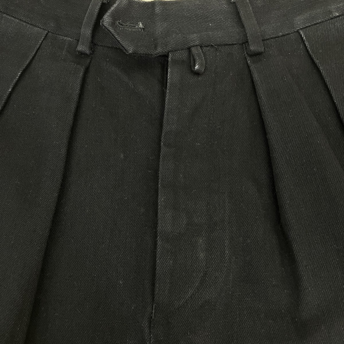 タックパンツ
