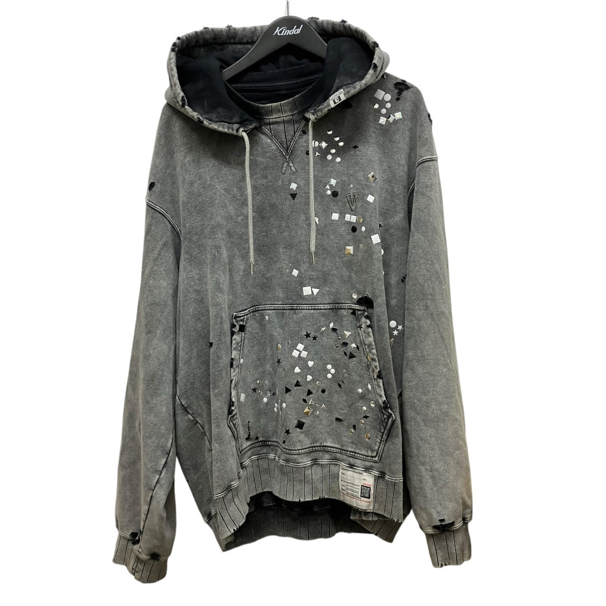 Maison MIHARA YASUHIRO EMBELLISHED BLEACHED HOODIEステッカーデザインダメージ加工フーデッドパーカーA15HD561 古着・中古-1枚目のアイテム画像