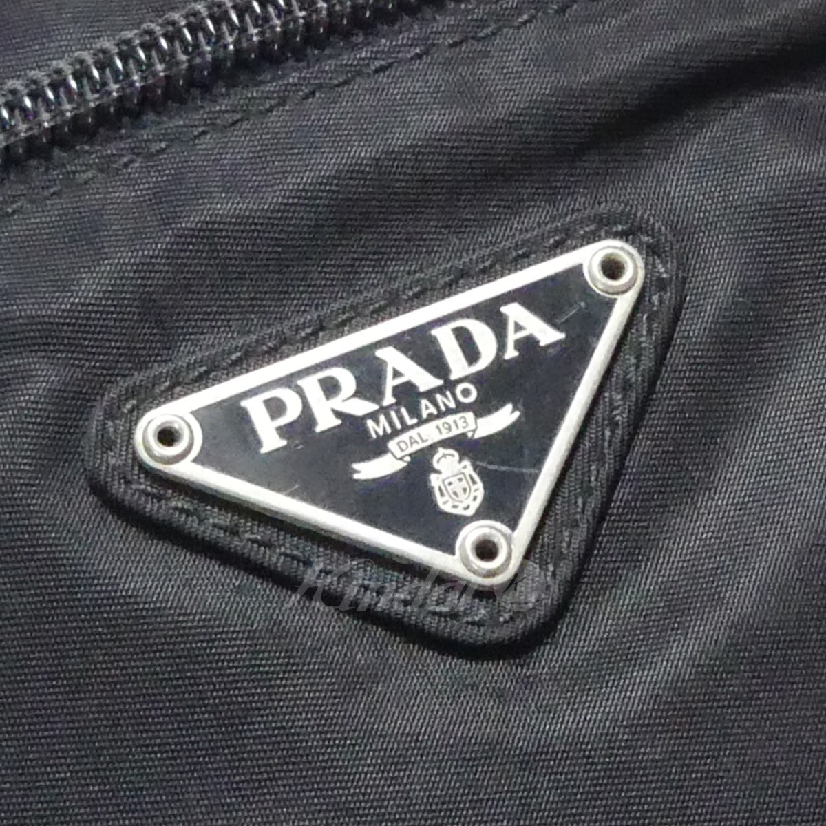 PRADA(プラダ) トライアングル ロゴプレート ナイロン メッセンジャー 