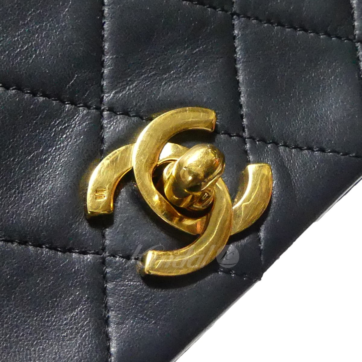 CHANEL(シャネル) ココマーク フルフラップ ターンロック シングルチェーン レザー マトラッセショルダーバッグ ブラック × ゴールド サイズ  13｜【公式】カインドオルオンライン ブランド古着・中古通販【kindal】