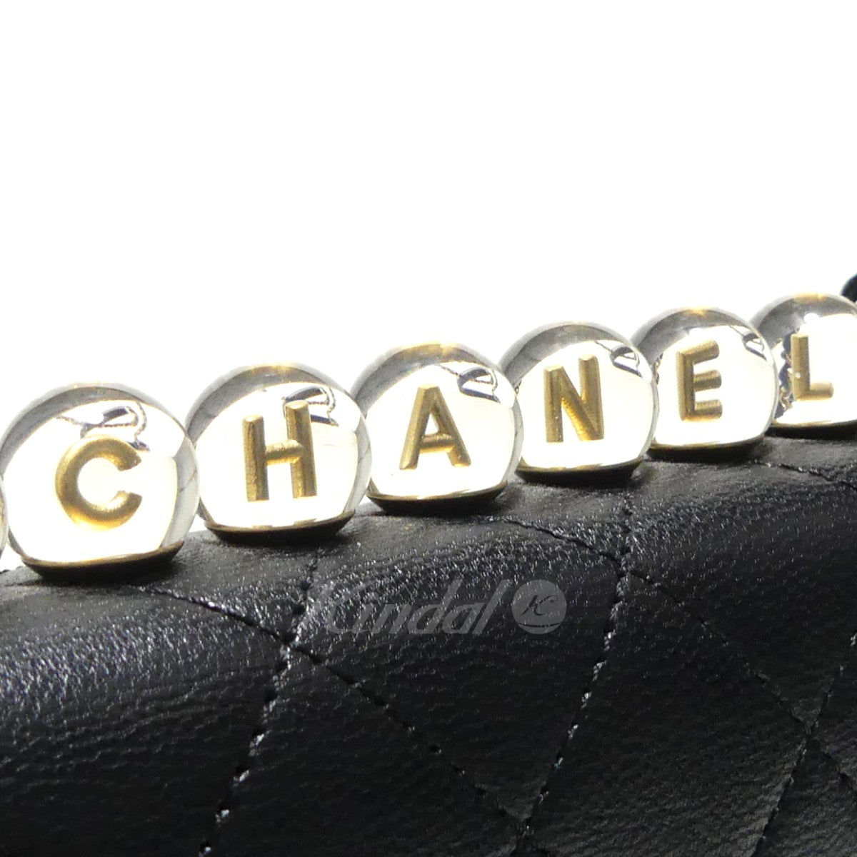 CHANEL(シャネル) ココマーク フェイクパール ガラスロゴ レザーシングルチェーンショルダーバッグ 29番台(2020年製造) ブラック ×  ゴールド サイズ -｜【公式】カインドオルオンライン ブランド古着・中古通販【kindal】