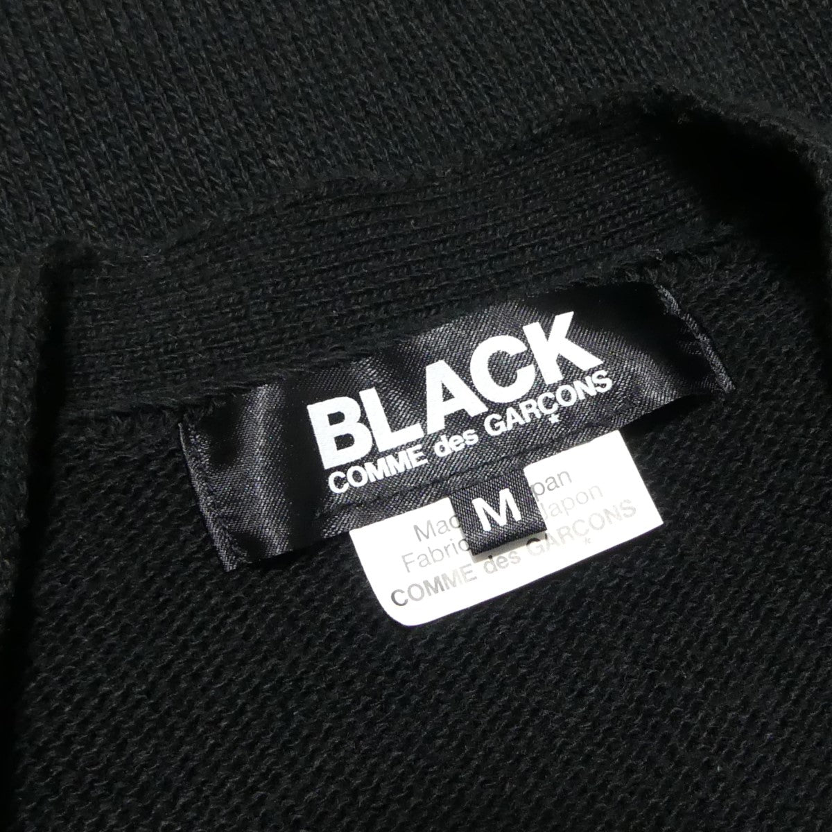 BLACK COMME des GARCONS(ブラックコムデギャルソン) AD2022 アシンメトリー ニット ベスト 半袖カーディガン  1K-N003 ブラック サイズ M｜【公式】カインドオルオンライン ブランド古着・中古通販【kindal】