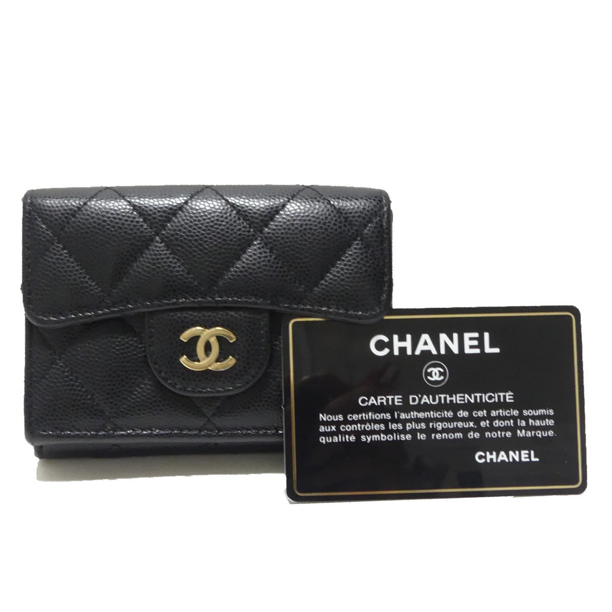 CHANEL(シャネル) マトラッセ ココマーク キャビアスキン 三つ折り コンパクトウォレット 31番 -  ブラック×ゴールド｜【公式】カインドオルオンライン ブランド古着・中古通販【kindal】