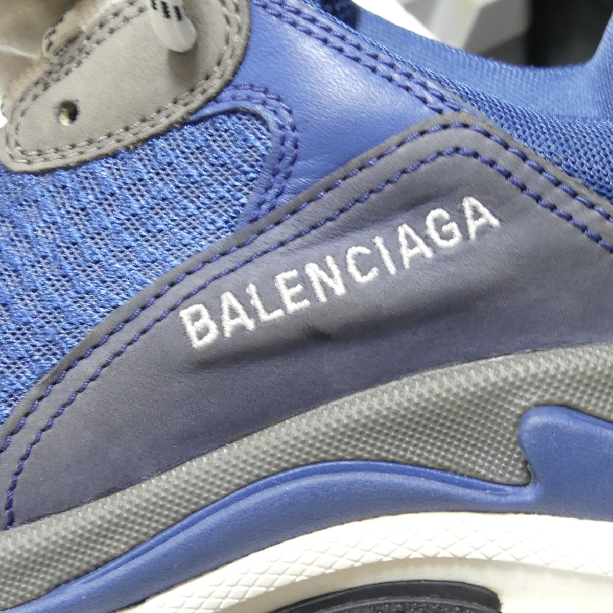 BALENCIAGA(バレンシアガ) トリプルS フェイクレザー メッシュ スニーカー 533878 ブルー サイズ  39｜【公式】カインドオルオンライン ブランド古着・中古通販【kindal】